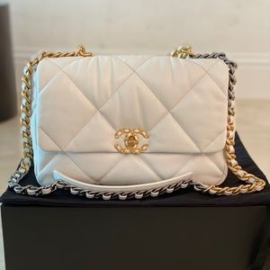 New Chanel 19, Large size, White Goatskin